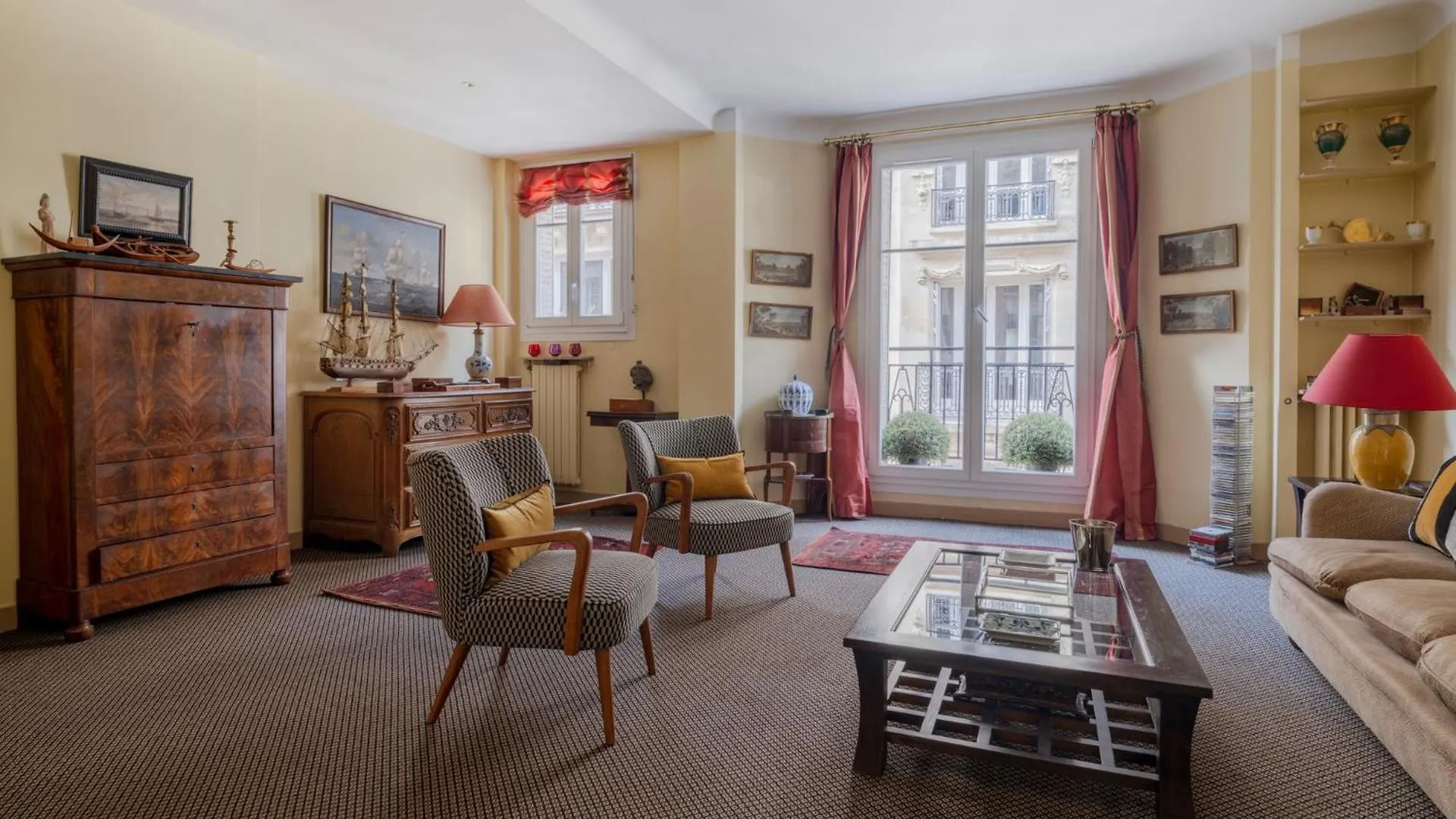 Center Trocadero Apartment