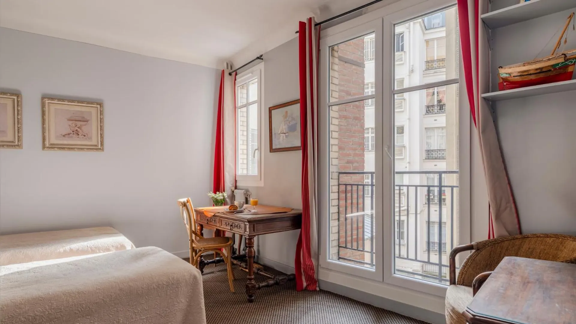 Center Trocadero Apartment
