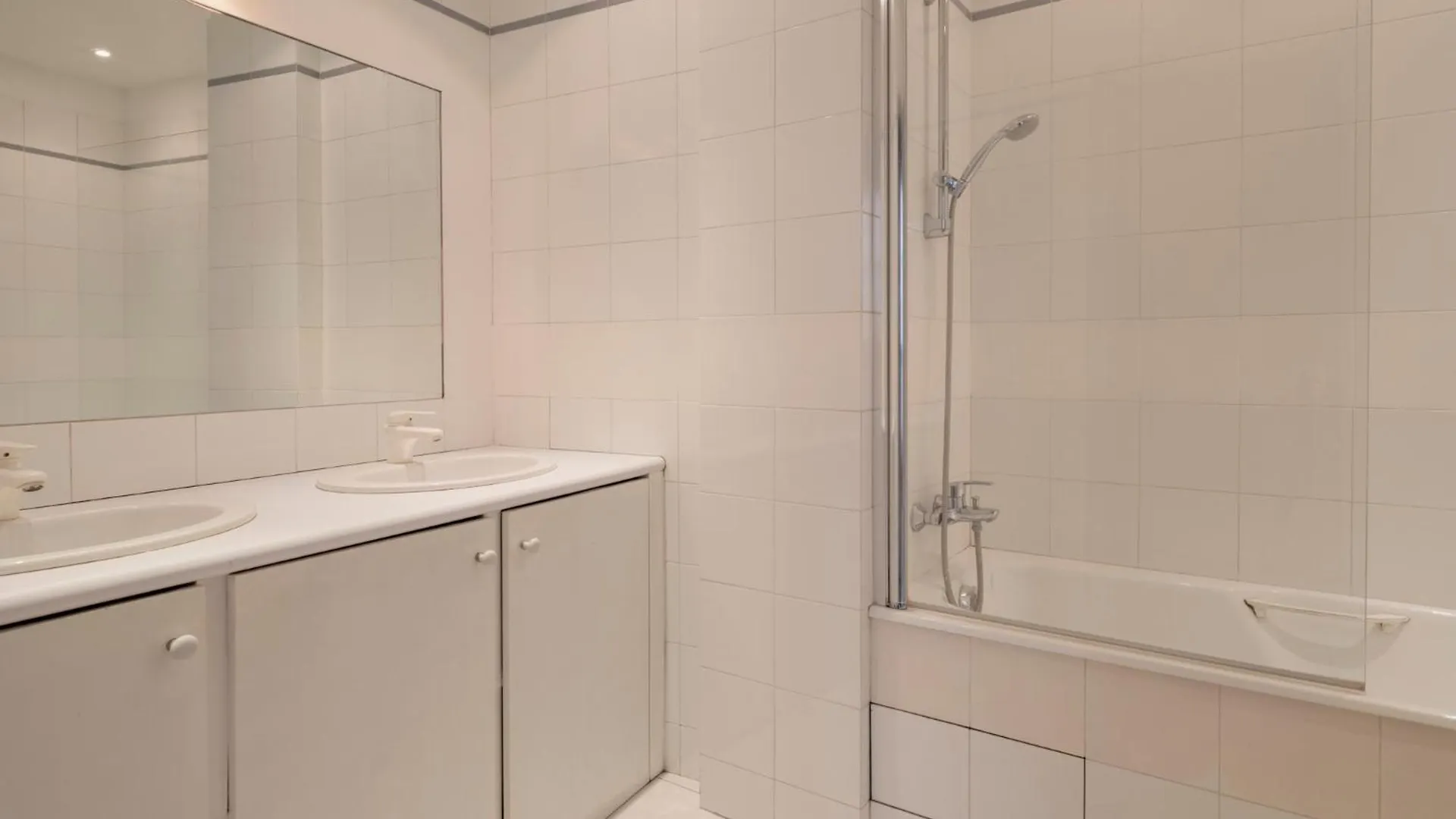 Center Trocadero Apartment