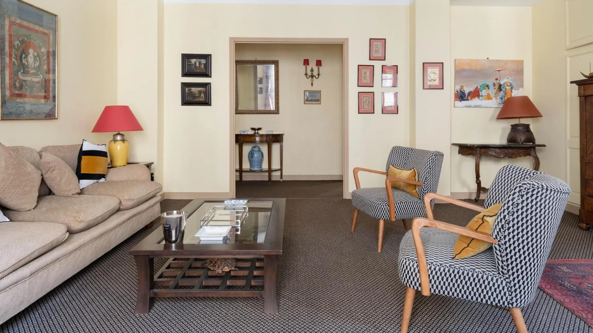 Apartment Center Trocadero *